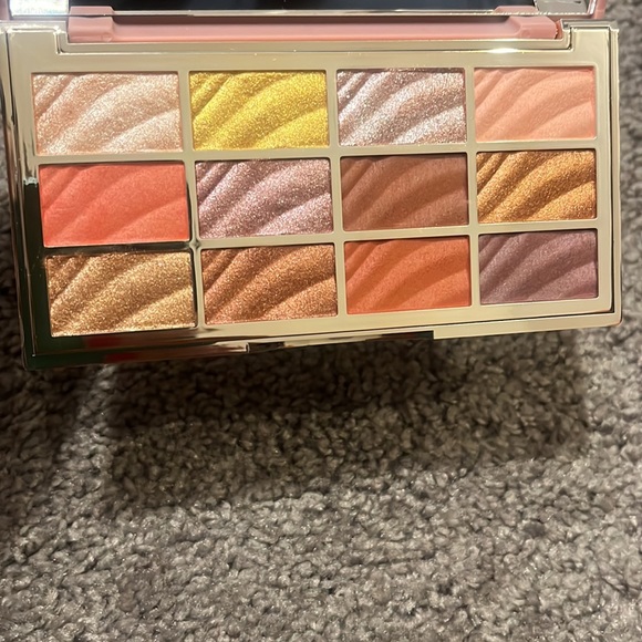 The Velvet Pallet - Picture 3 of 4